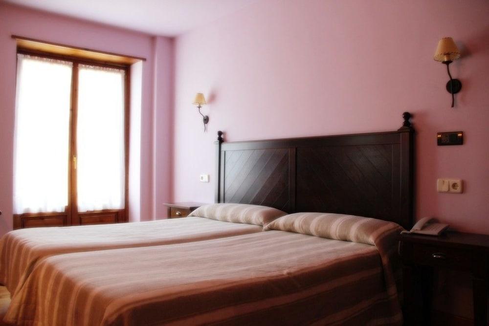 Hotel Rantiner Taull Ngoại thất bức ảnh