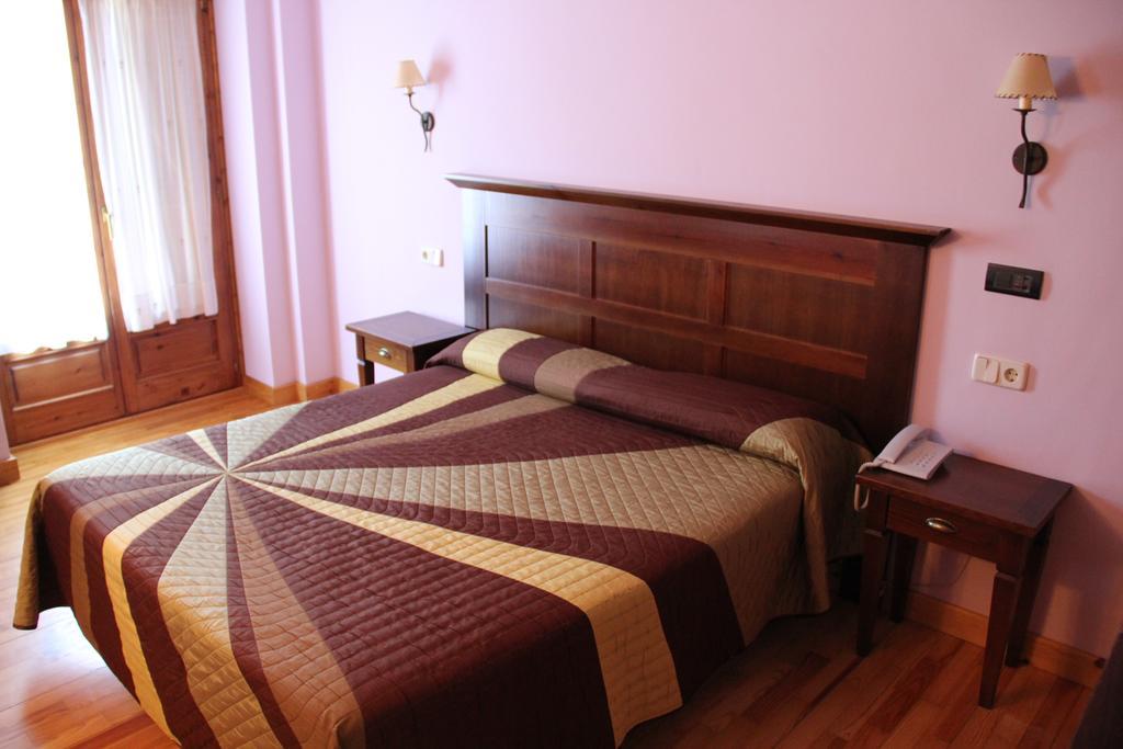 Hotel Rantiner Taull Ngoại thất bức ảnh
